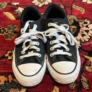 Converse Low Top Sneakers Women’s 7 Black Canvas Like New